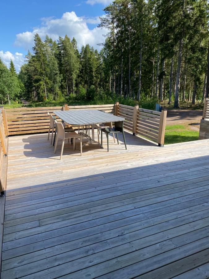 Stuga Pa Oe / Naerhet Till Vatten Mariestad Exterior foto
